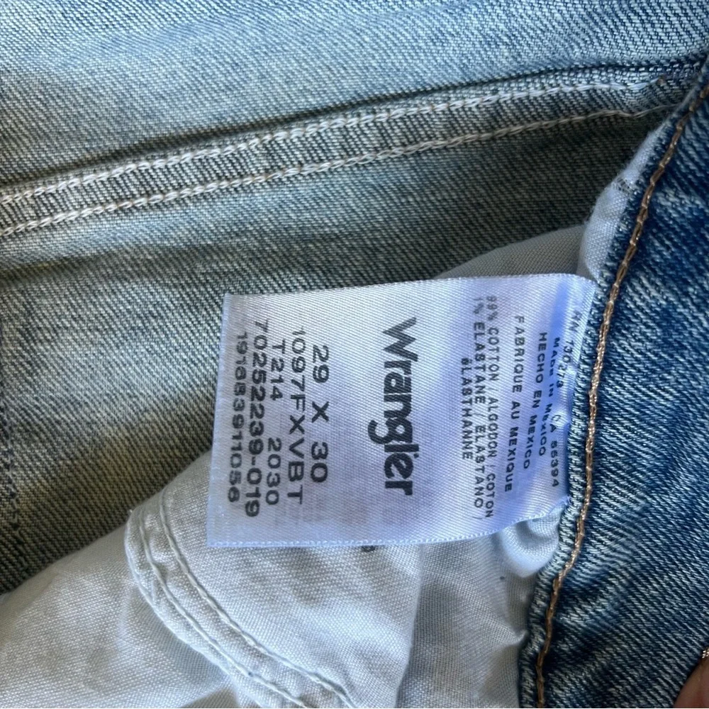 Vintage-inspired Wrangler Unisex Denim - Picture 3 of 5